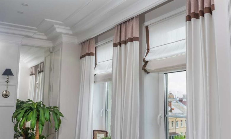 What type of curtains use hooks