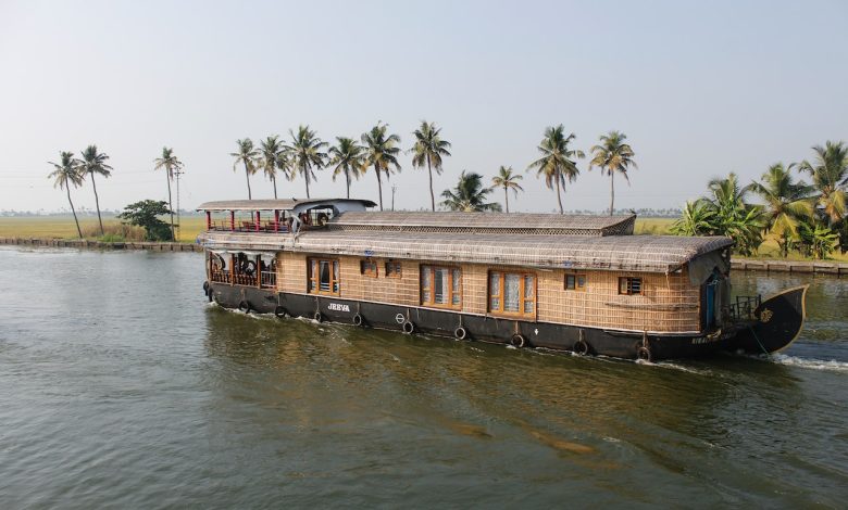 Kerala backwaters tour from Kolkata